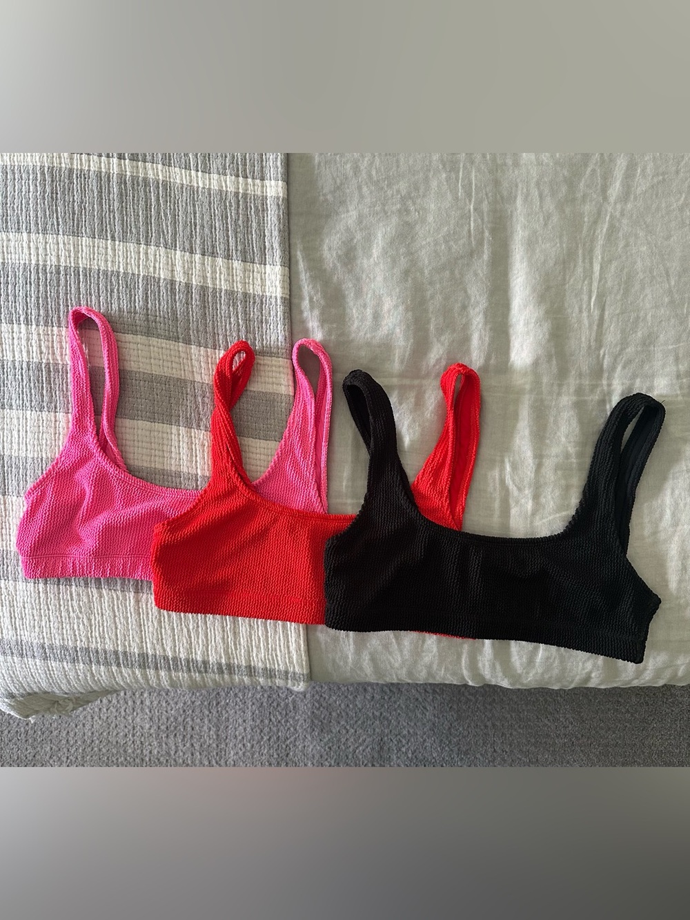 Good American Always Fits Scoop Bikini Tops Lot of 3 Red, Pink, Black Size 3/4